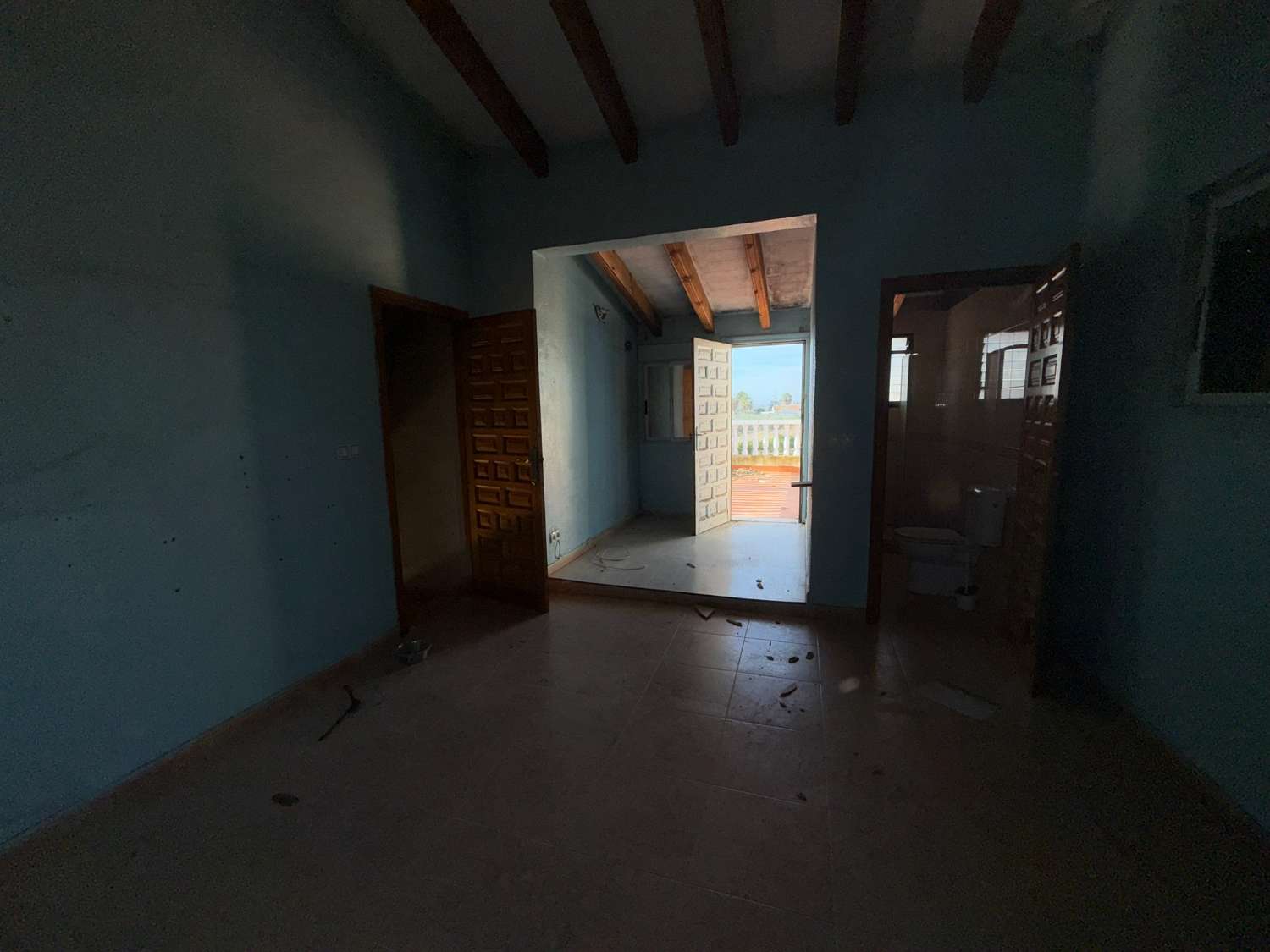 Spacious 4-Bedroom Villa with Pool, Roof Terrace & Garden – Great Potential with Modest Investment