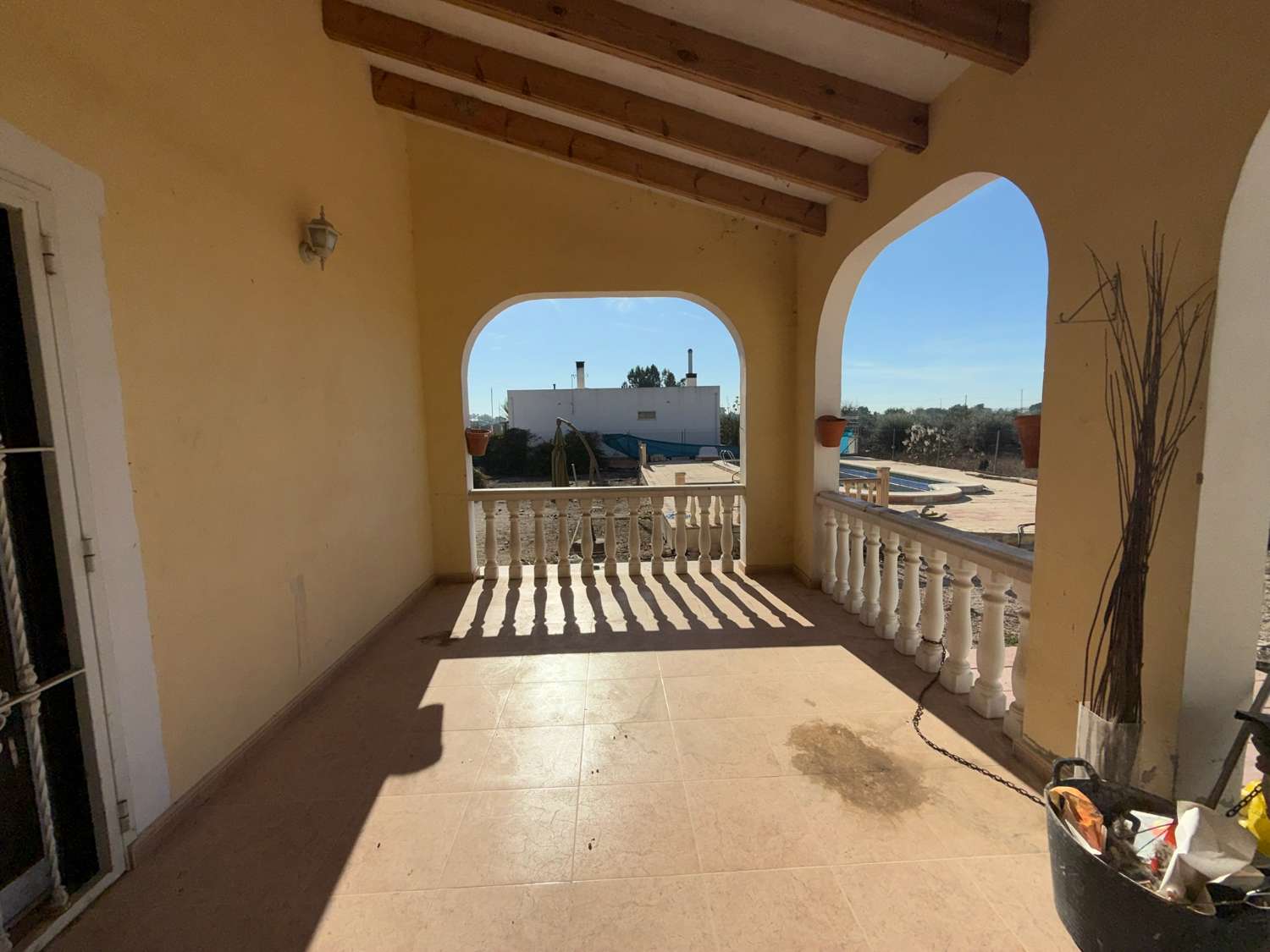 Spacious 4-Bedroom Villa with Pool, Roof Terrace & Garden – Great Potential with Modest Investment