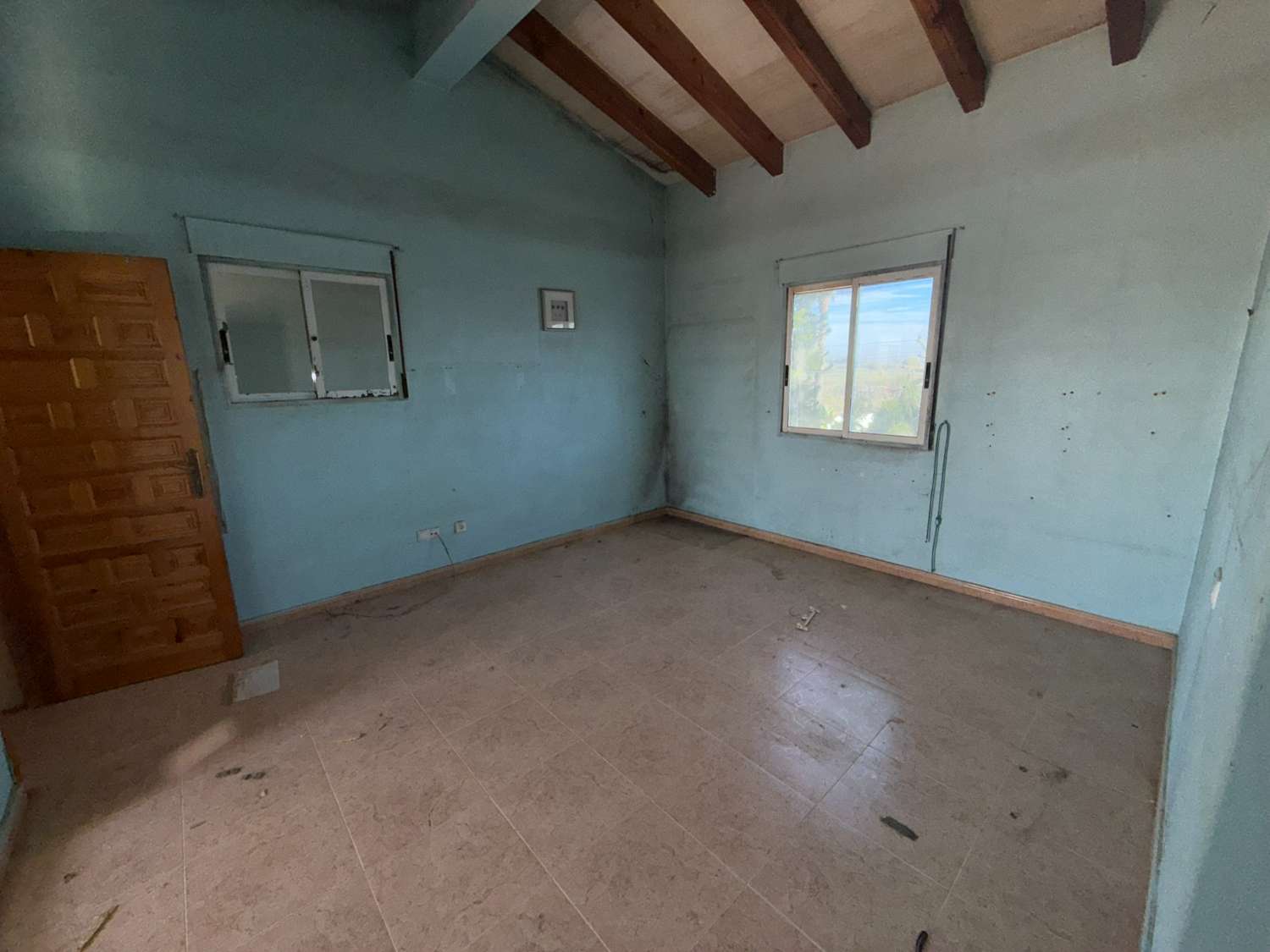 Spacious 4-Bedroom Villa with Pool, Roof Terrace & Garden – Great Potential with Modest Investment