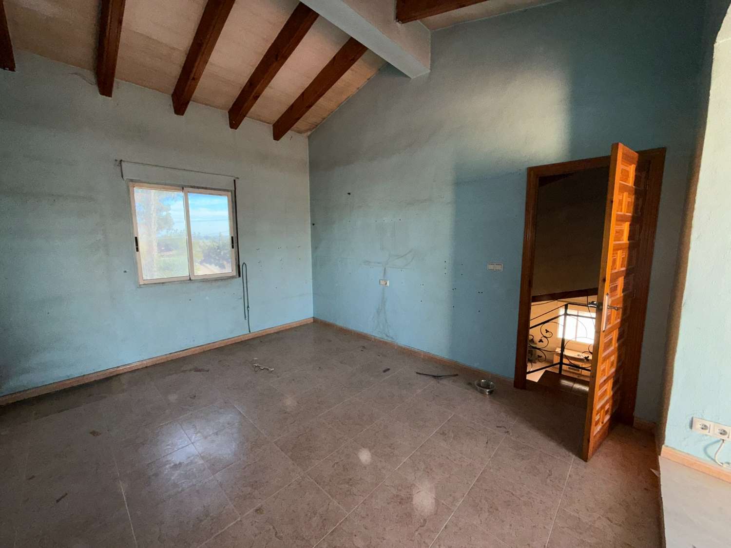 Spacious 4-Bedroom Villa with Pool, Roof Terrace & Garden – Great Potential with Modest Investment