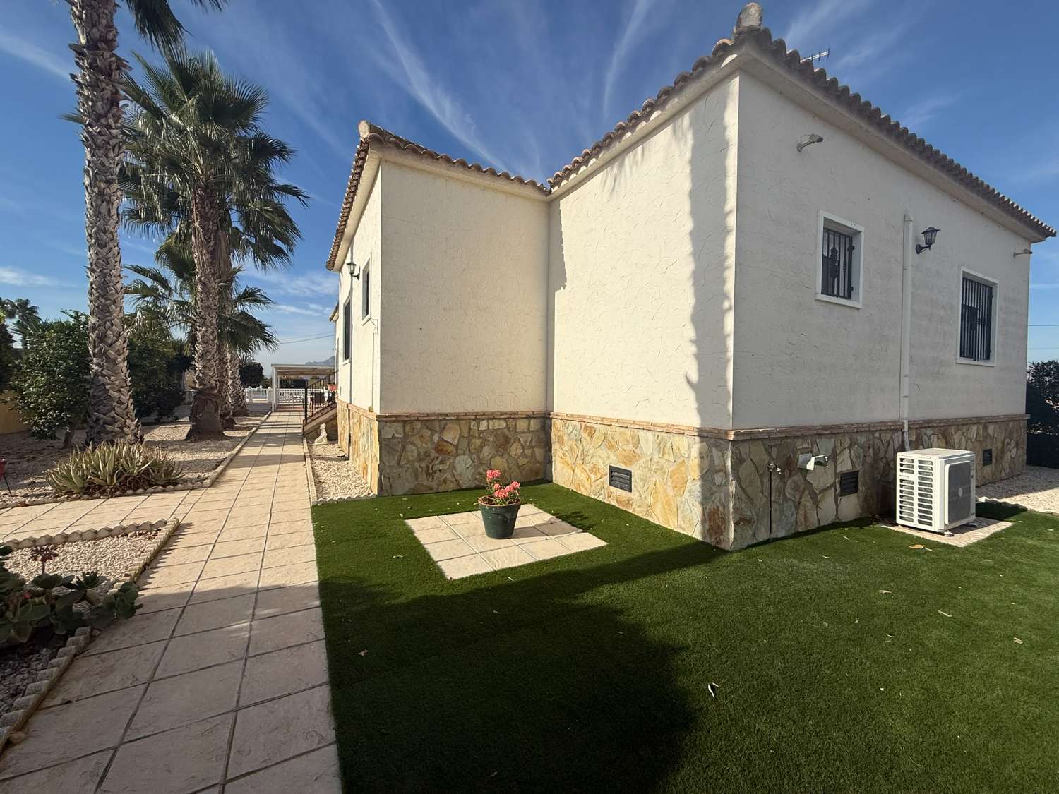 Beautiful 4 Bedroom Country Villa with Pool, Outdoor Kitchen and Open Views