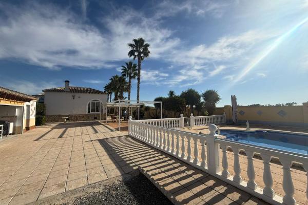 Beautiful 4 Bedroom Country Villa with Pool, Outdoor Kit...