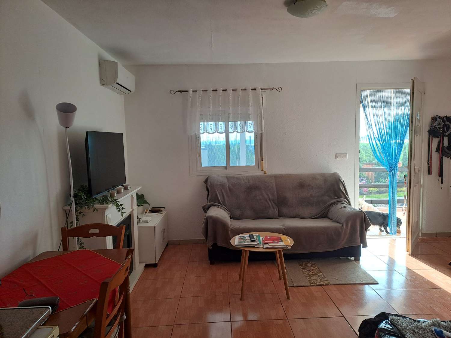 A great 2 bed park home with communal pool