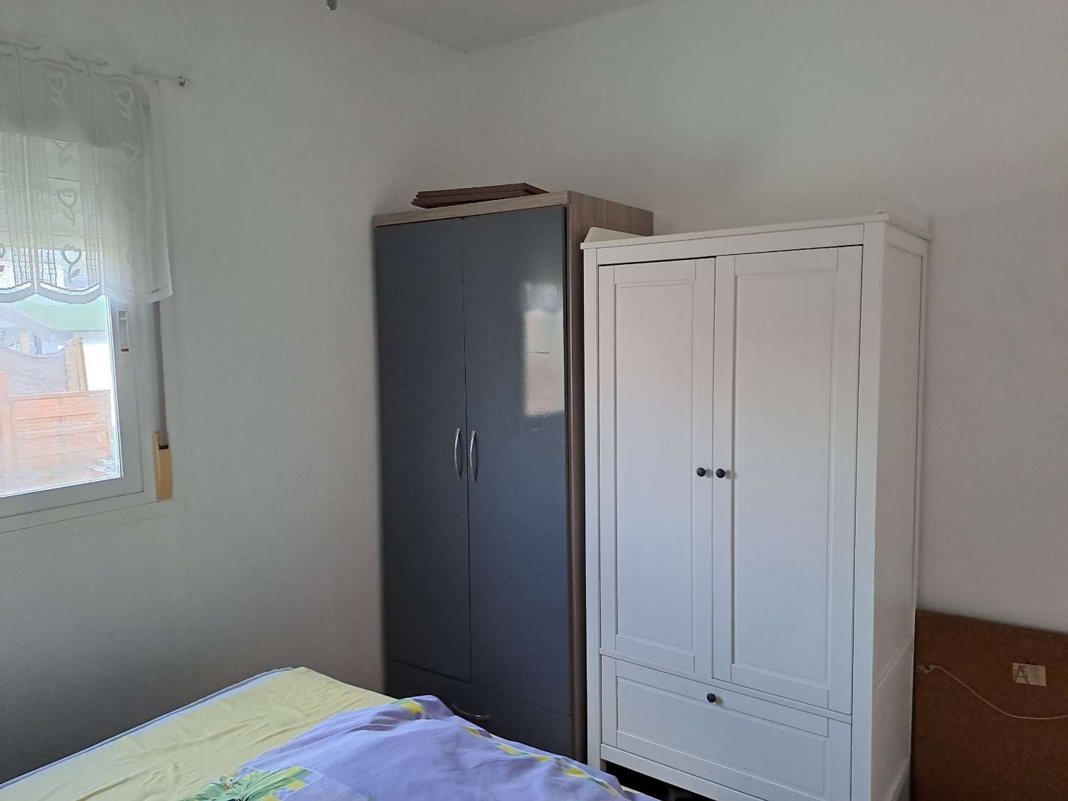 A great 2 bed park home with communal pool