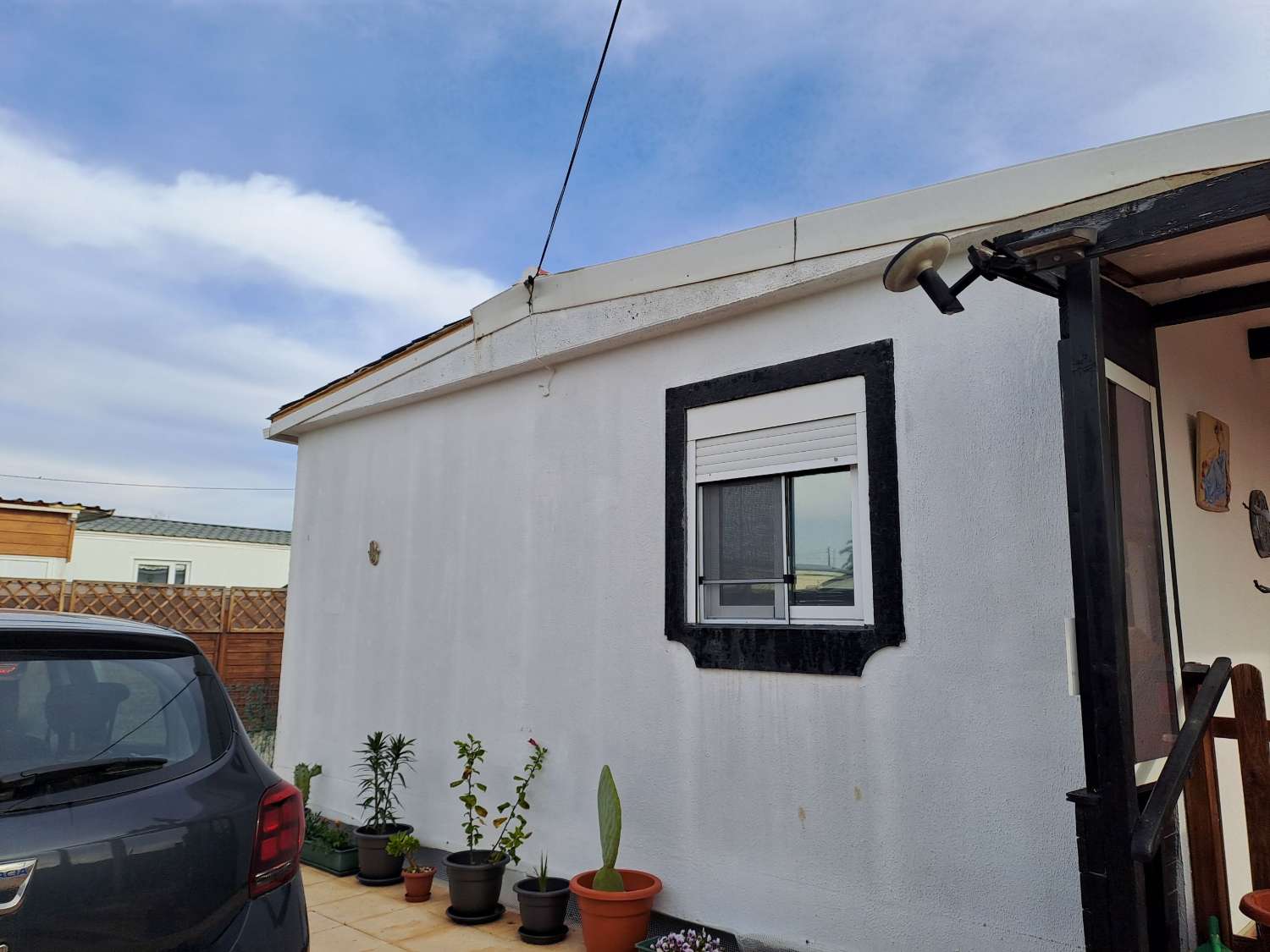 A great 2 bed park home with communal pool