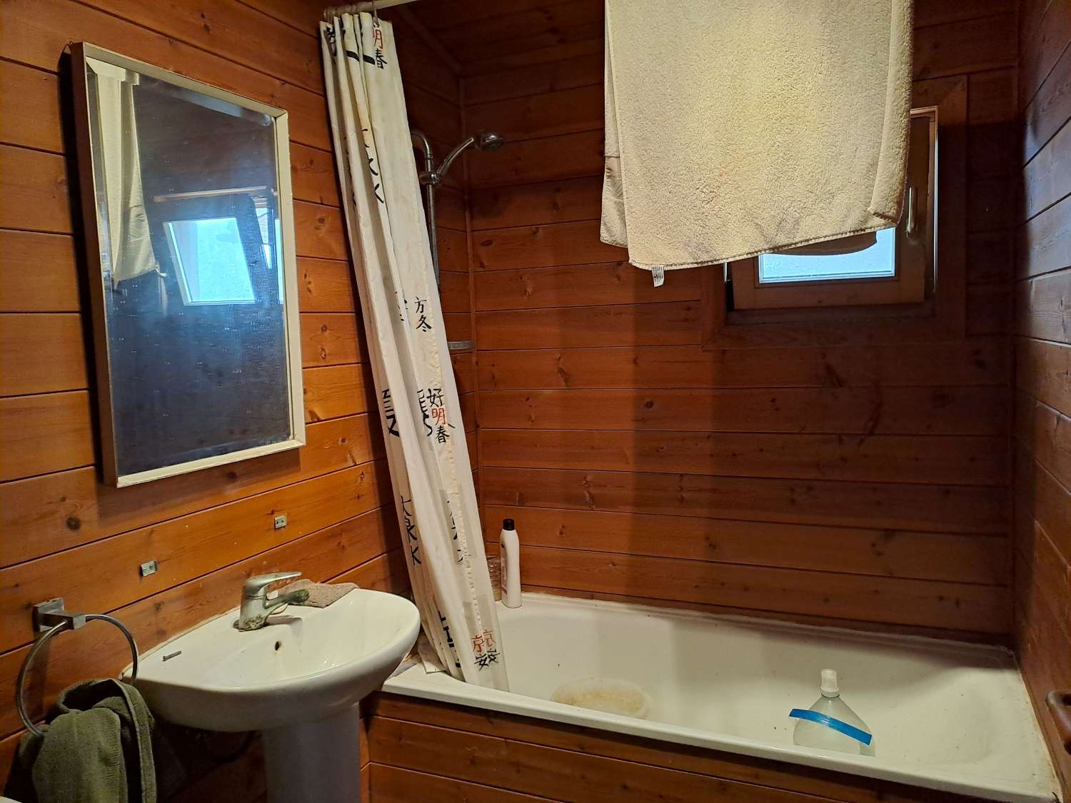 Wood Log Cabin on 400m2 plot