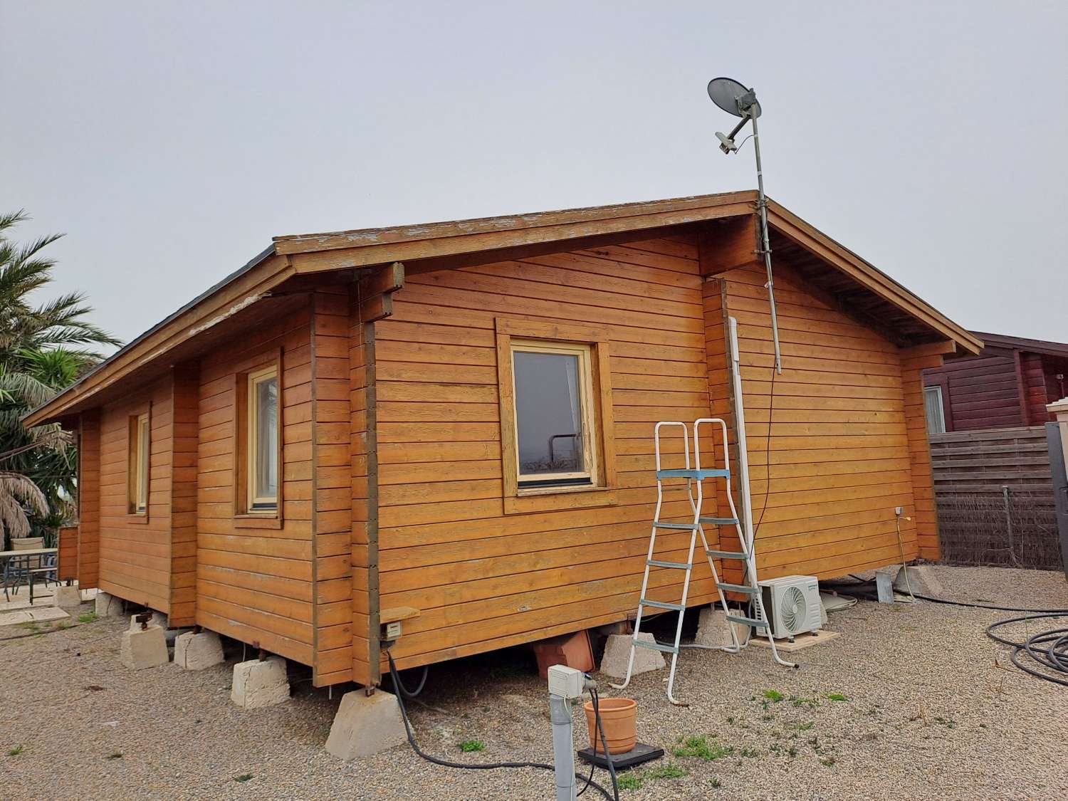 Wood Log Cabin on 400m2 plot