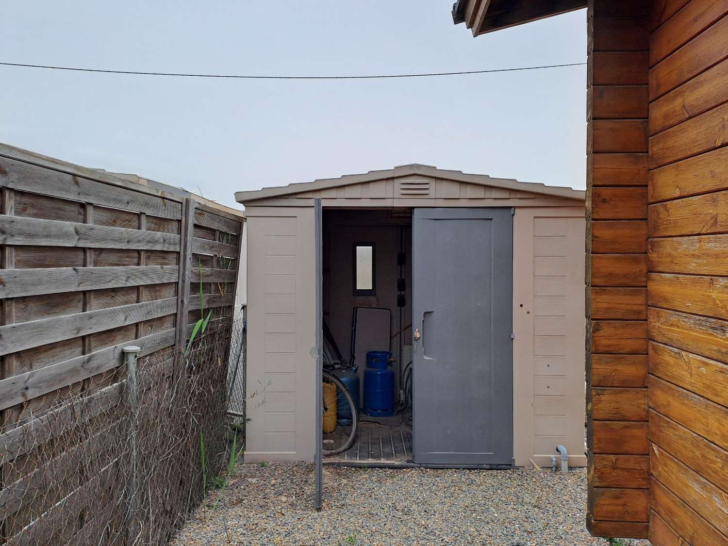 Wood Log Cabin on 400m2 plot