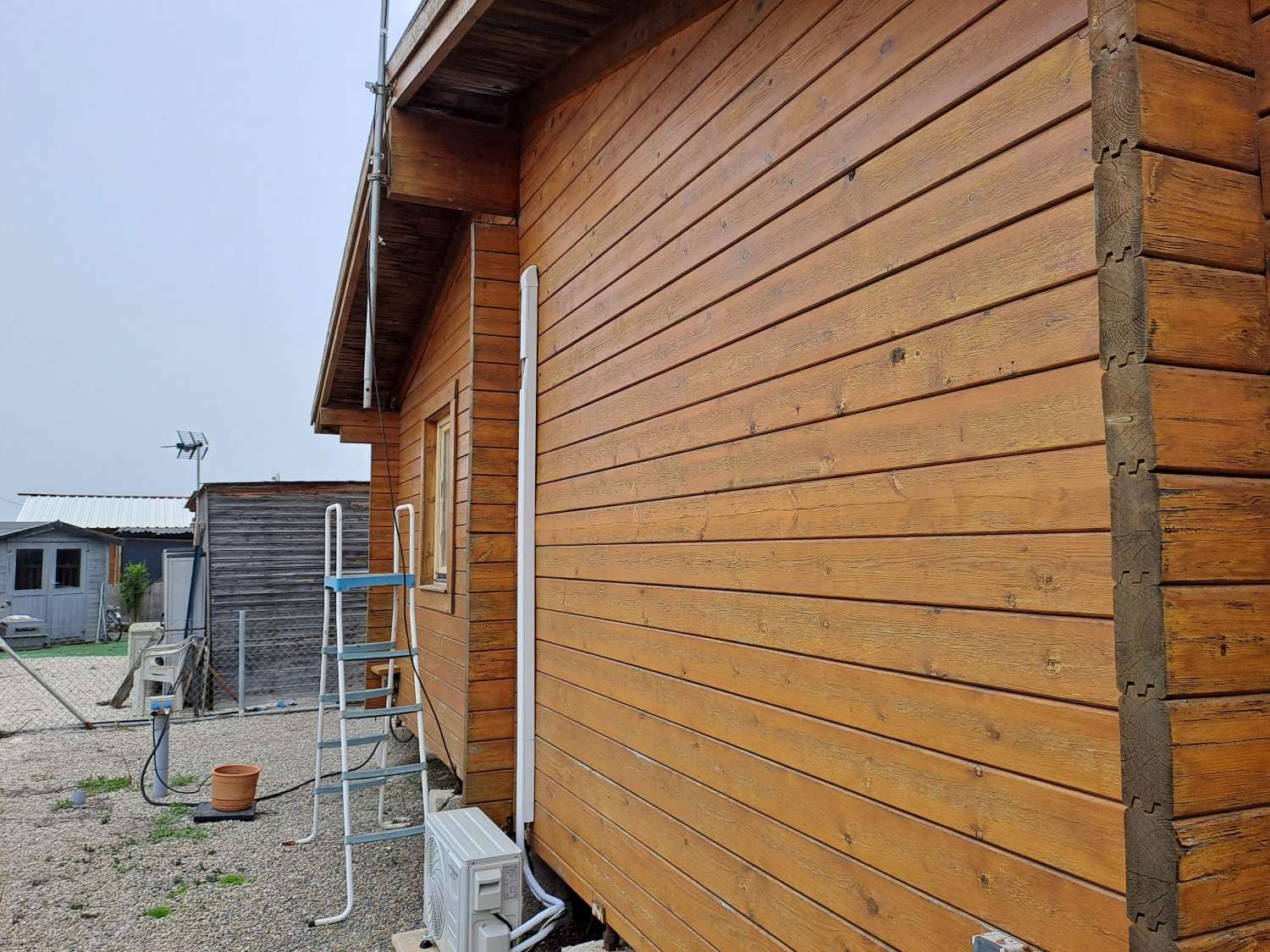 Wood Log Cabin on 400m2 plot