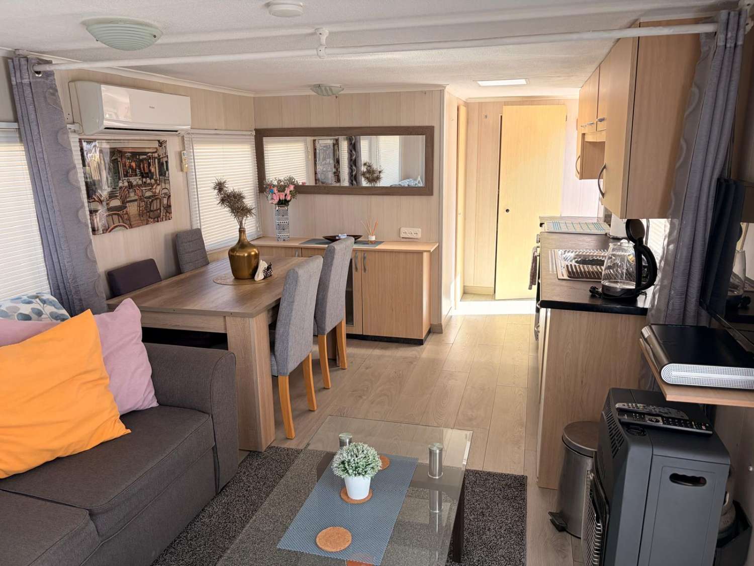 Refurbished 1-Bedroom Mobile Home with Countryside & Sea Views