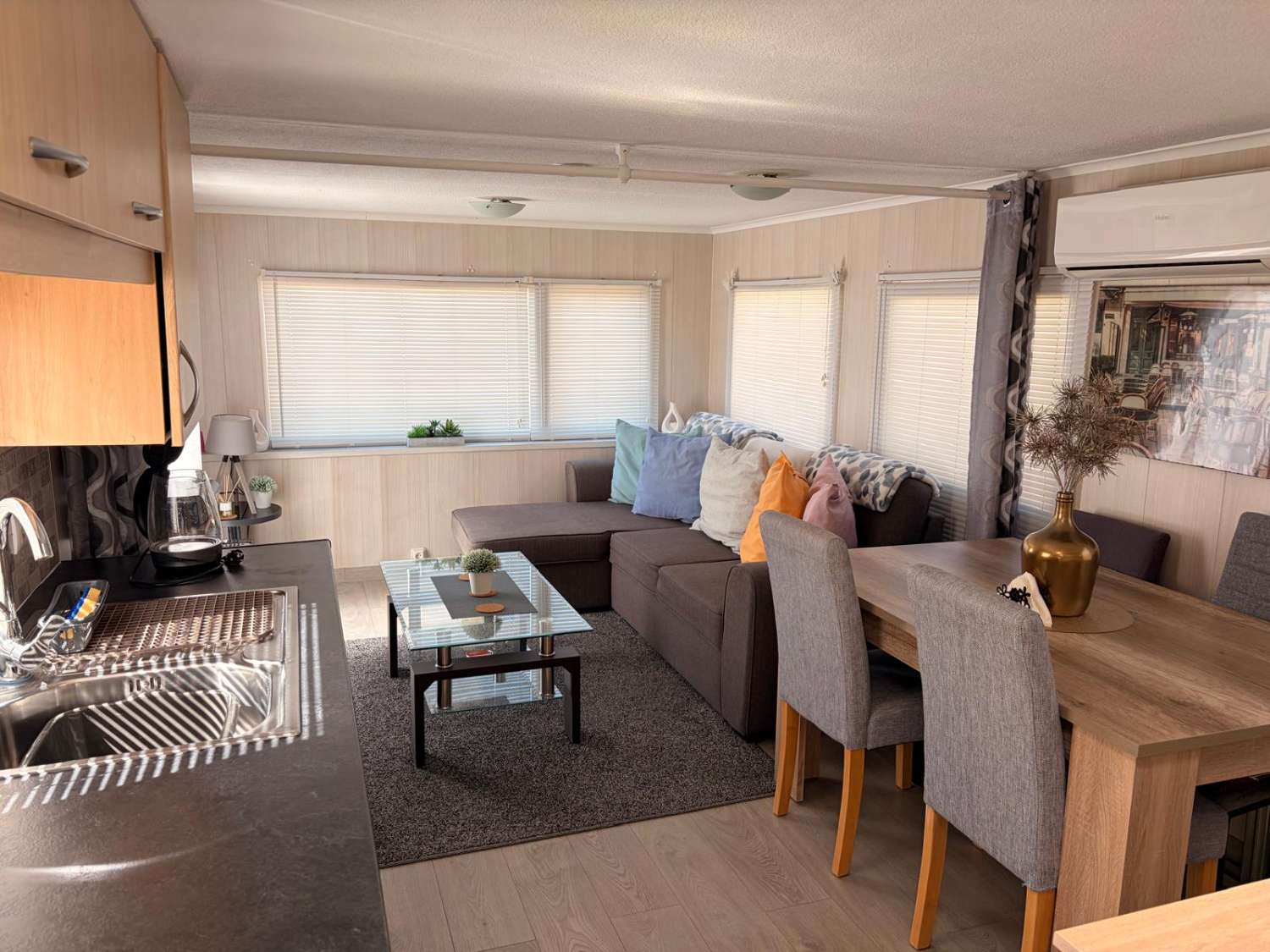 Refurbished 1-Bedroom Mobile Home with Countryside & Sea Views