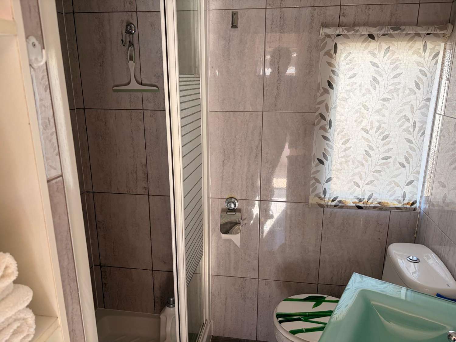 Refurbished 1-Bedroom Mobile Home with Countryside & Sea Views