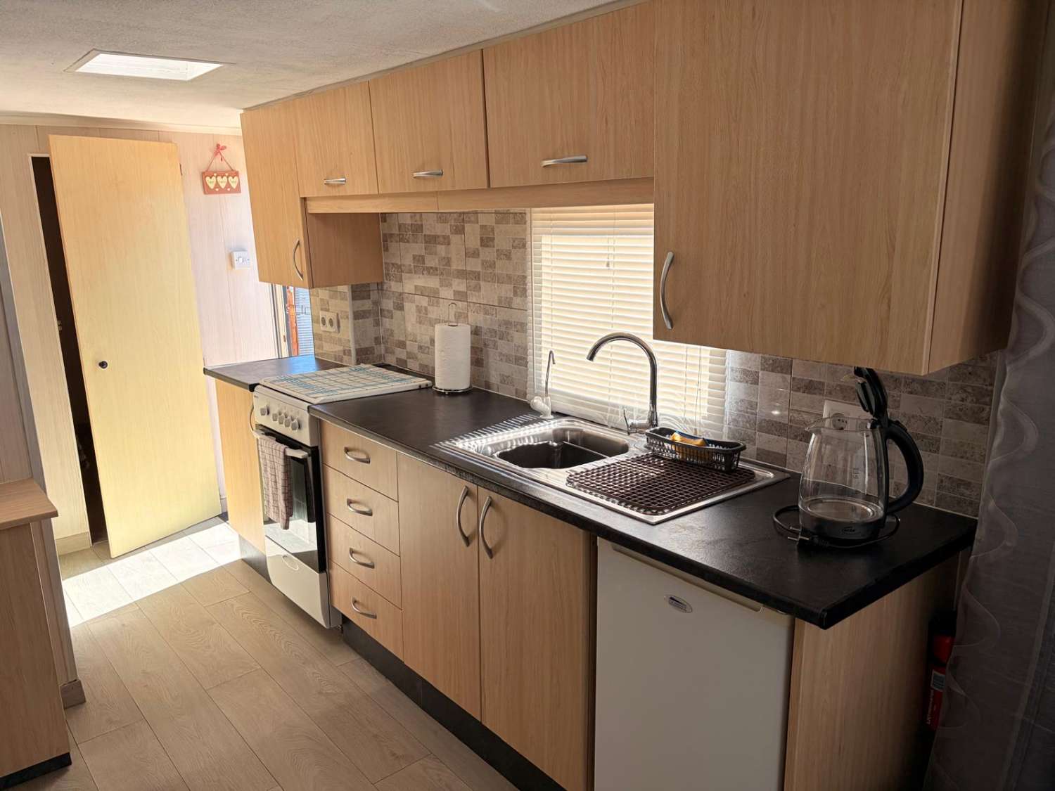 Refurbished 1-Bedroom Mobile Home with Countryside & Sea Views