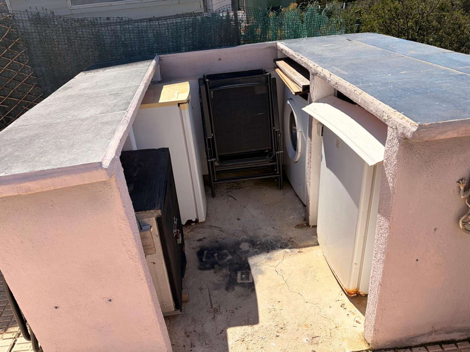 Refurbished 1-Bedroom Mobile Home with Countryside & Sea Views