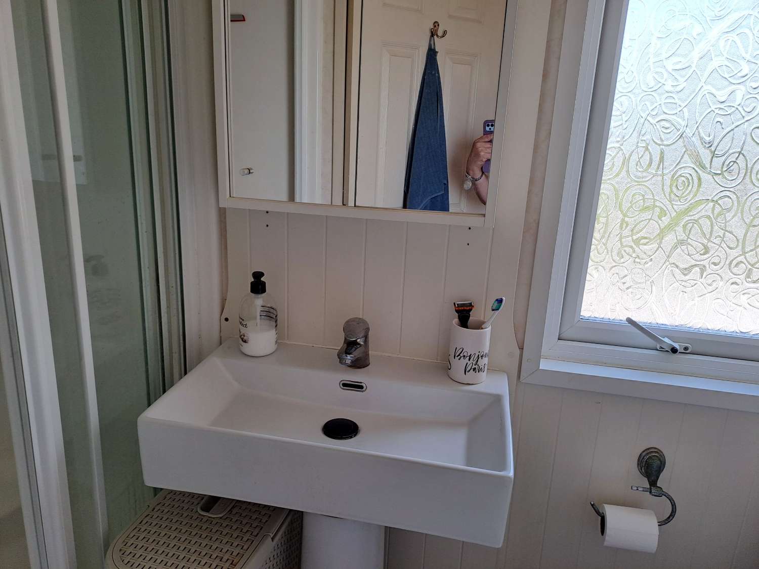 Fantastic Willeby Vogue with communal pool and bar