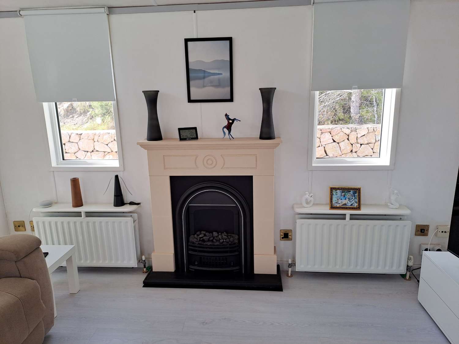 Fantastic Willeby Vogue with communal pool and bar