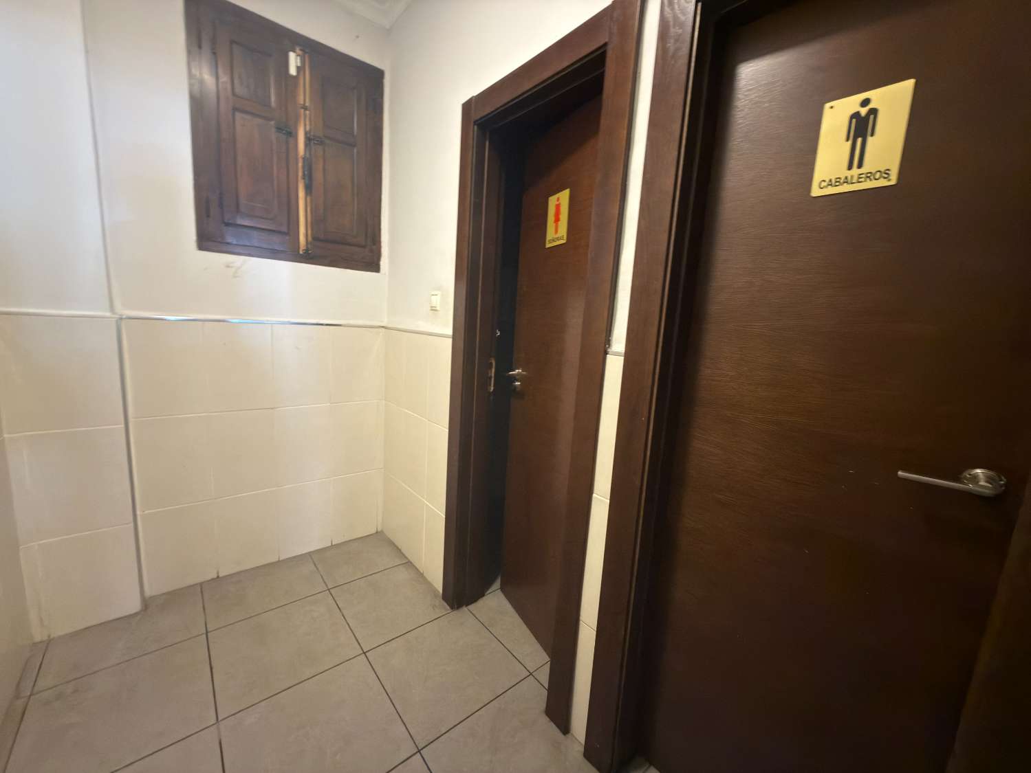 LEASEHOLD TRANSFER – Established Bar/Restaurant in Catral | Approx. 200m² | High Footfall Location