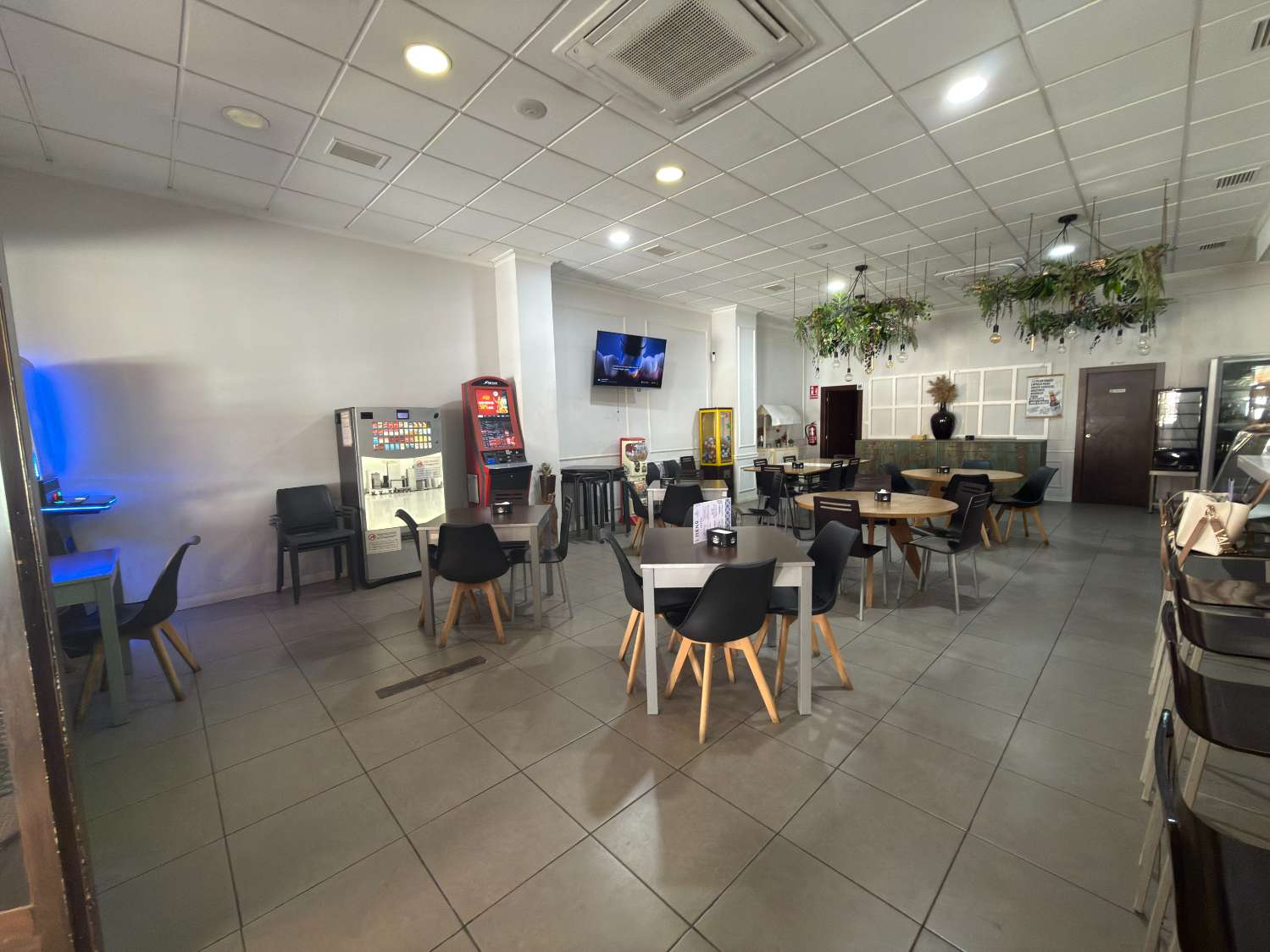 LEASEHOLD TRANSFER – Established Bar/Restaurant in Catral | Approx. 200m² | High Footfall Location