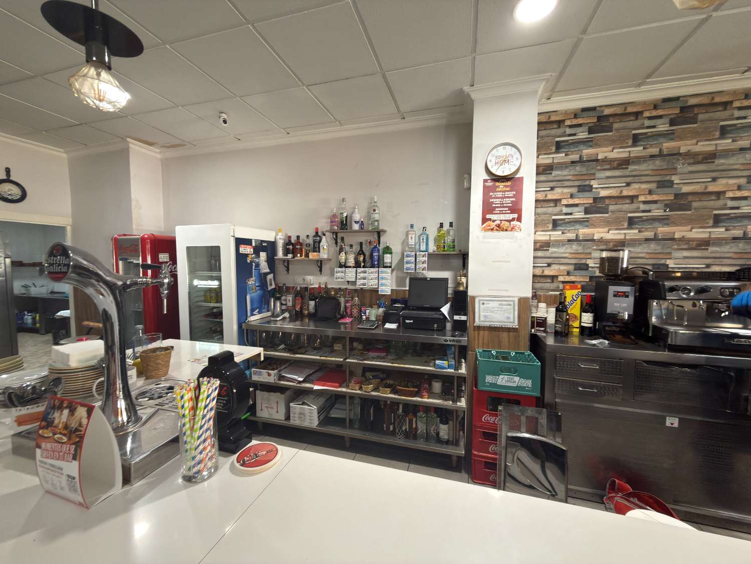 LEASEHOLD TRANSFER – Established Bar/Restaurant in Catral | Approx. 200m² | High Footfall Location