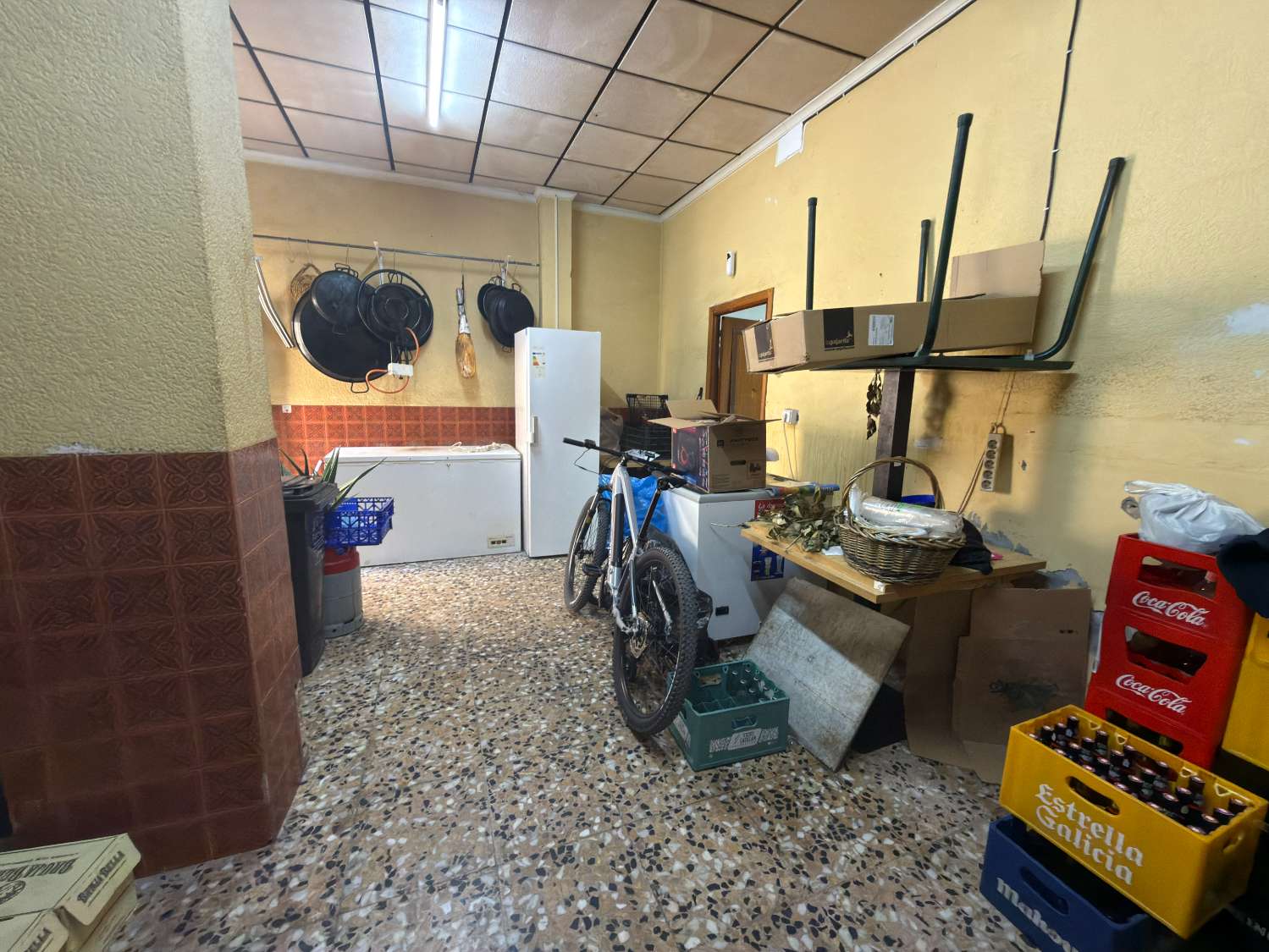 LEASEHOLD TRANSFER – Established Bar/Restaurant in Catral | Approx. 200m² | High Footfall Location