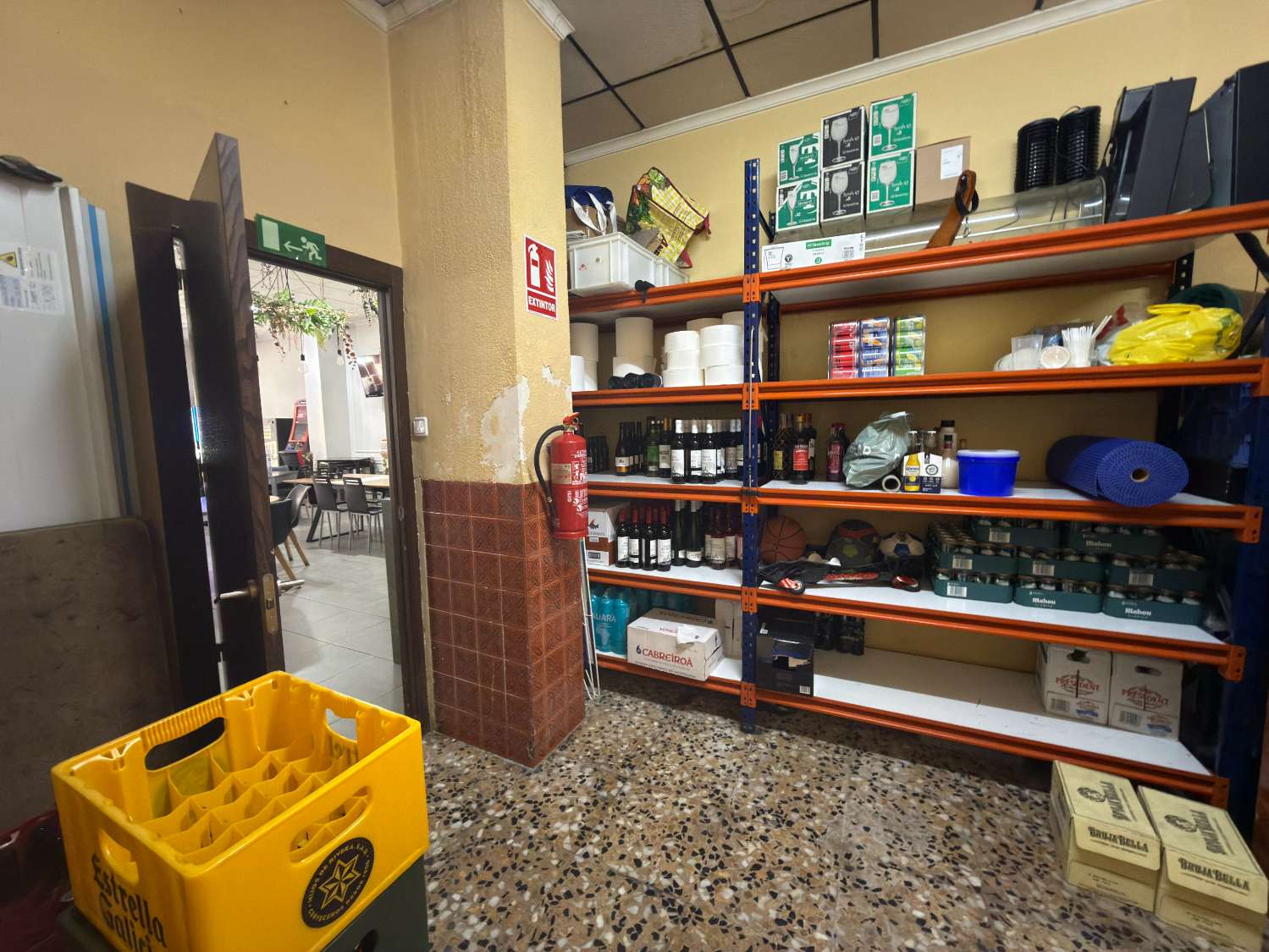 LEASEHOLD TRANSFER – Established Bar/Restaurant in Catral | Approx. 200m² | High Footfall Location