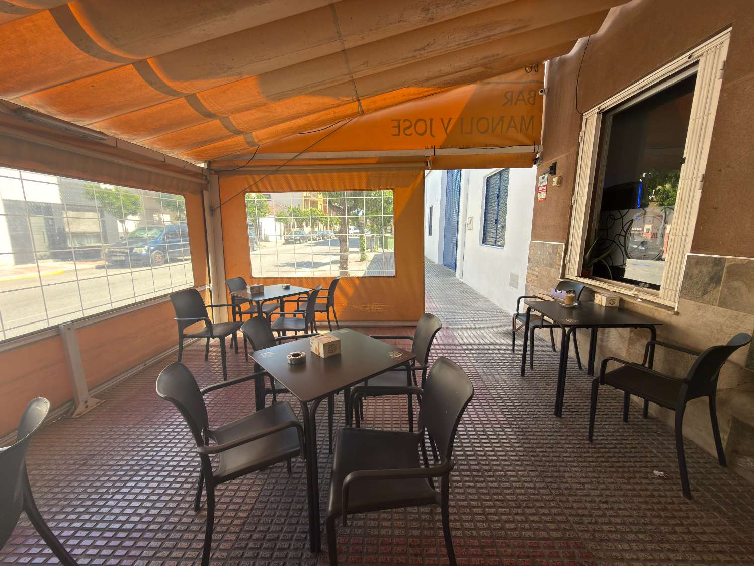 LEASEHOLD TRANSFER – Established Bar/Restaurant in Catral | Approx. 200m² | High Footfall Location