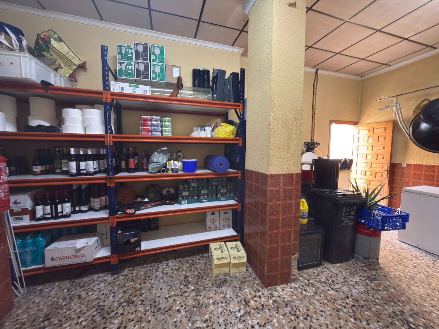 LEASEHOLD TRANSFER – Established Bar/Restaurant in Catral | Approx. 200m² | High Footfall Location