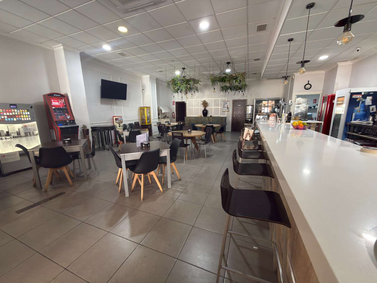 LEASEHOLD TRANSFER – Established Bar/Restaurant in Catral | Approx. 200m² | High Footfall Location