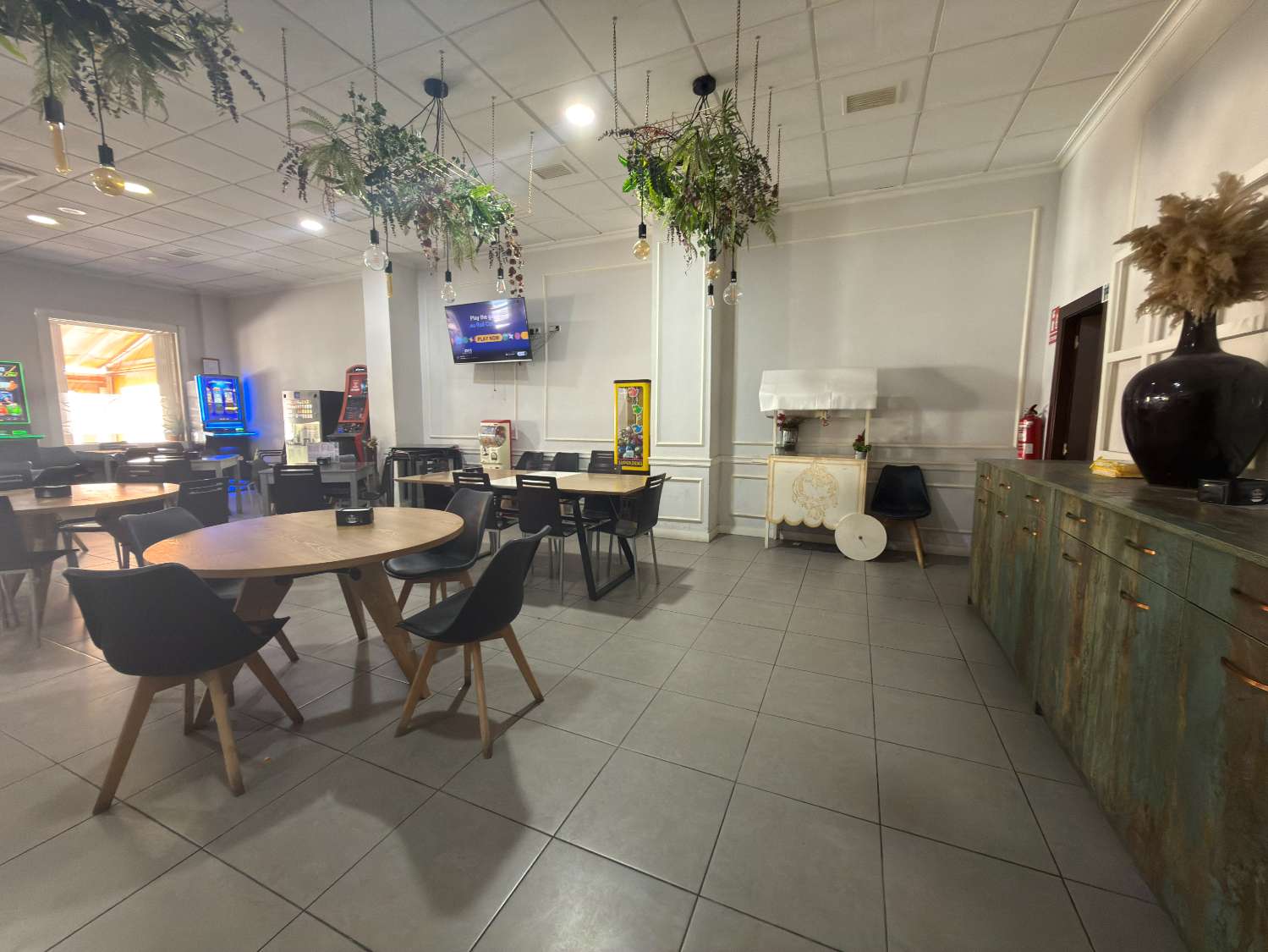 LEASEHOLD TRANSFER – Established Bar/Restaurant in Catral | Approx. 200m² | High Footfall Location