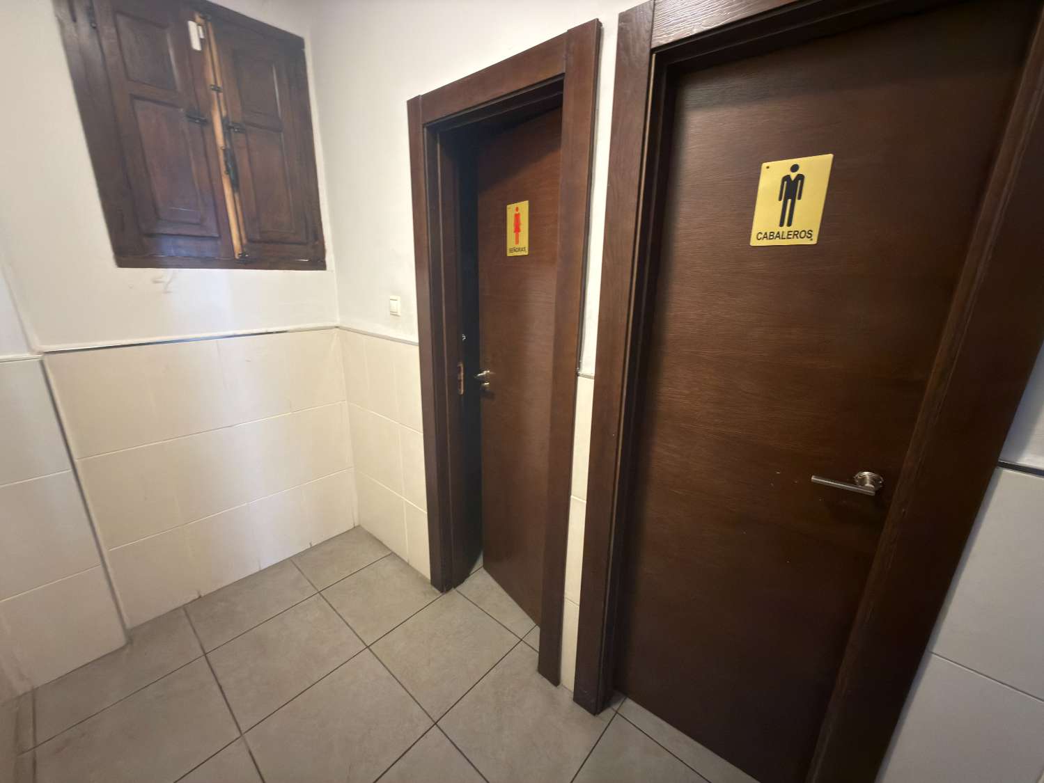 LEASEHOLD TRANSFER – Established Bar/Restaurant in Catral | Approx. 200m² | High Footfall Location