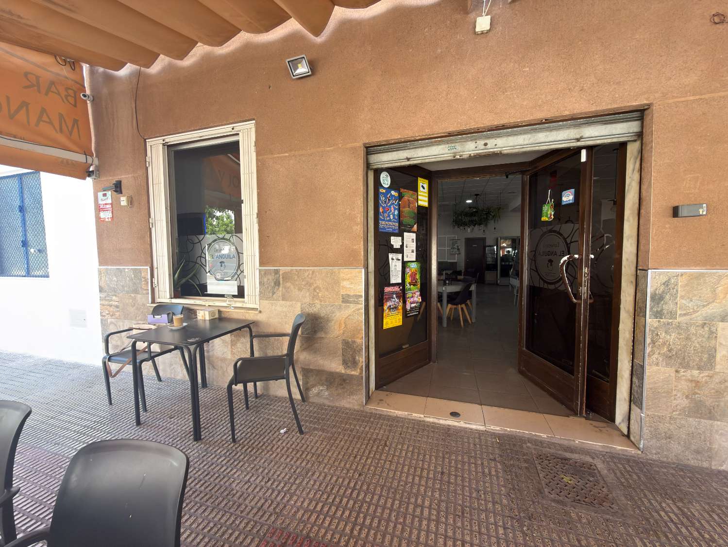 LEASEHOLD TRANSFER – Established Bar/Restaurant in Catral | Approx. 200m² | High Footfall Location