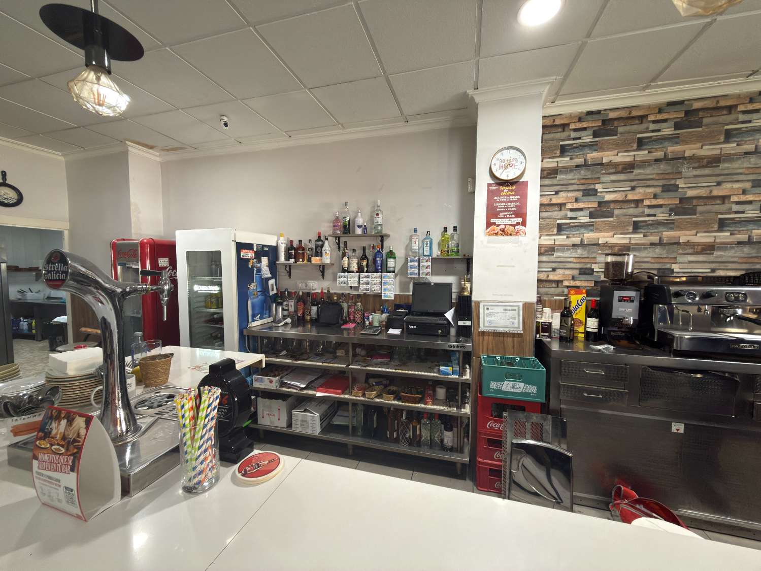 LEASEHOLD TRANSFER – Established Bar/Restaurant in Catral | Approx. 200m² | High Footfall Location