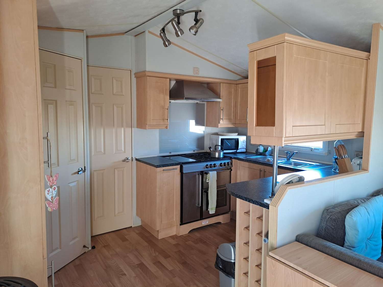 Beautiful Countryside Home with Guest Accommodation on a Private 1,500m² Plot