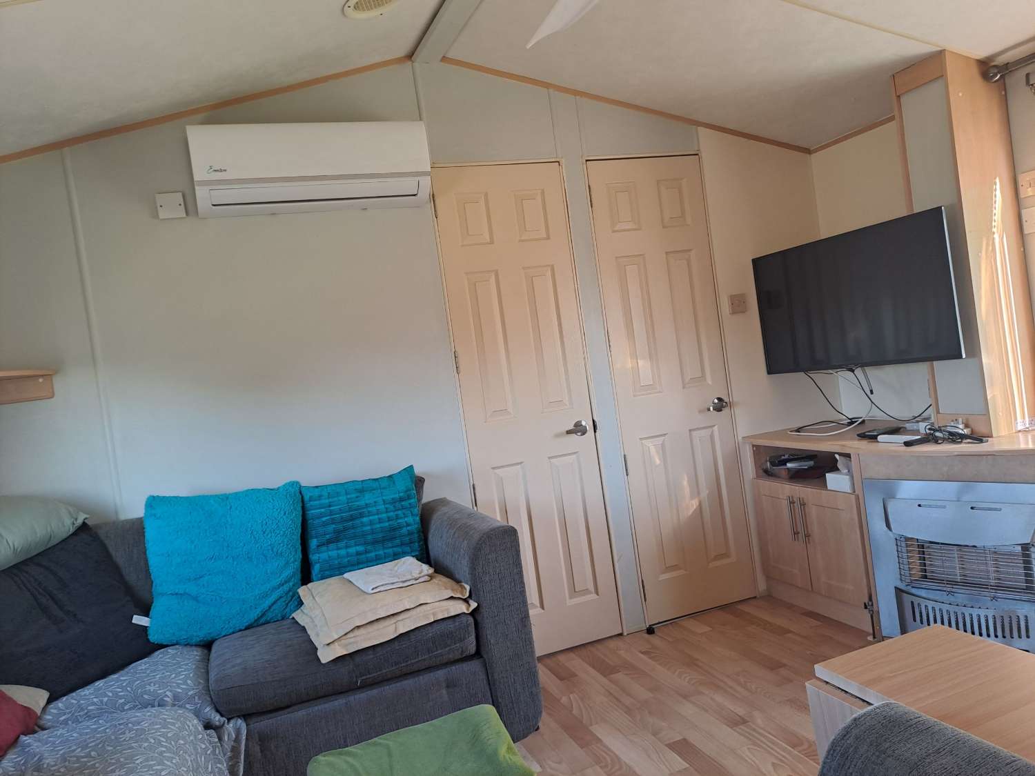 Beautiful Countryside Home with Guest Accommodation on a Private 1,500m² Plot