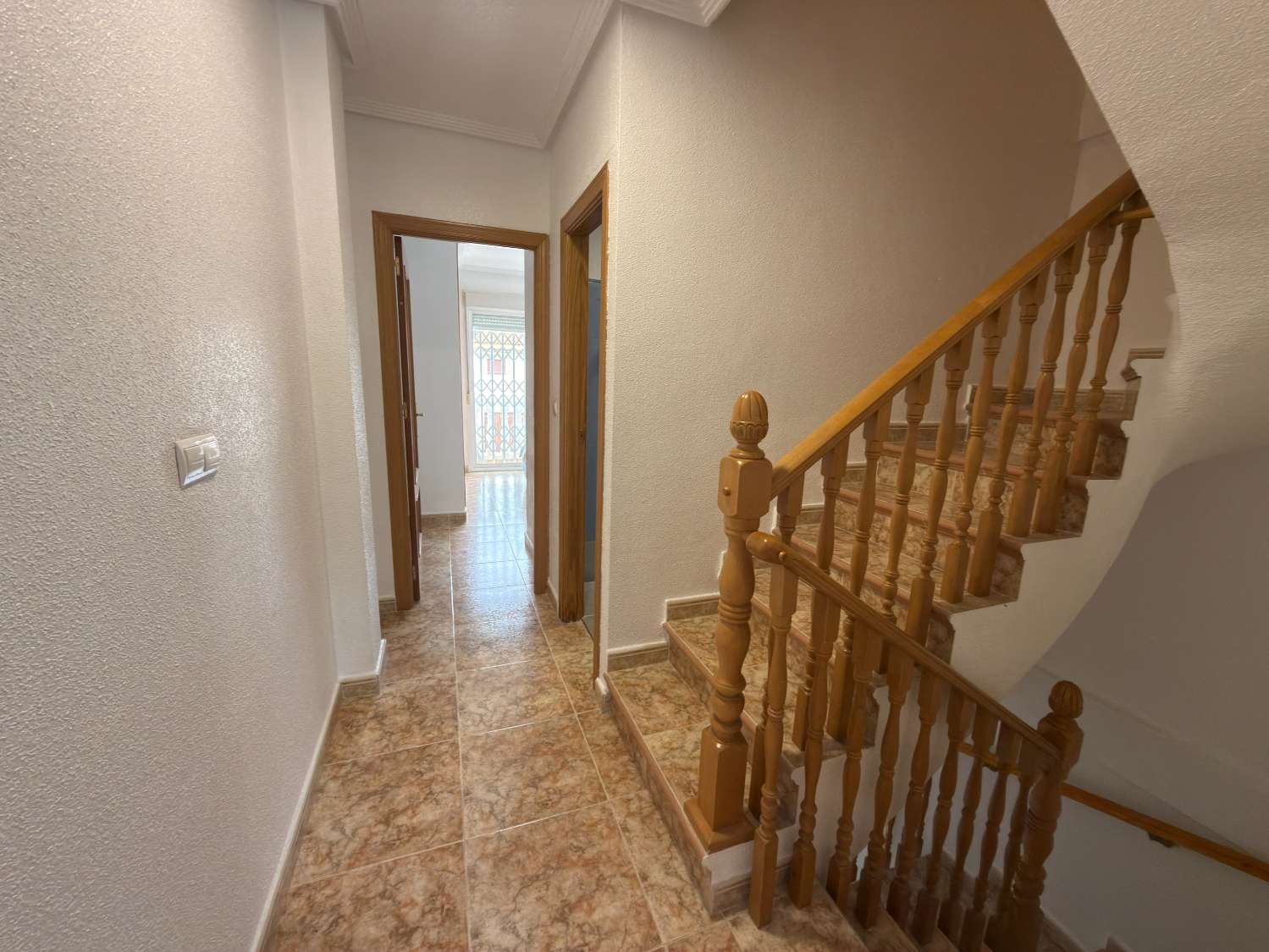 Beautifully Refurbished 2 Bedroom Townhouse with Communal Pool & Private Solarium in Catral