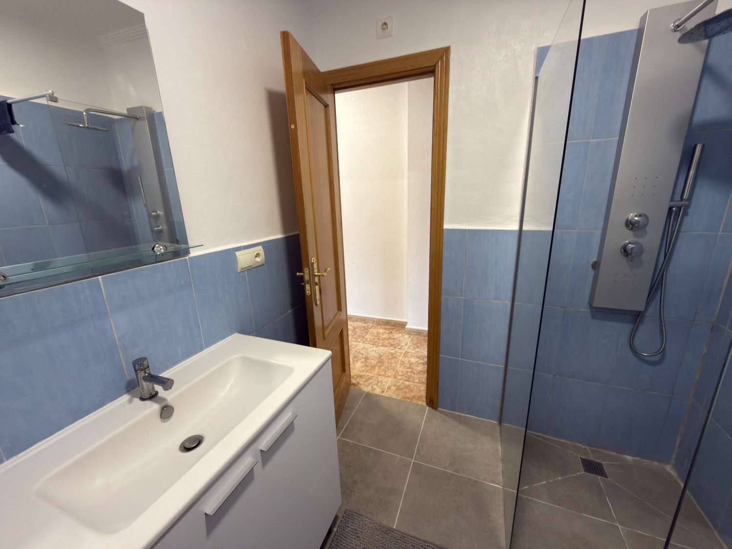 Beautifully Refurbished 2 Bedroom Townhouse with Communal Pool & Private Solarium in Catral