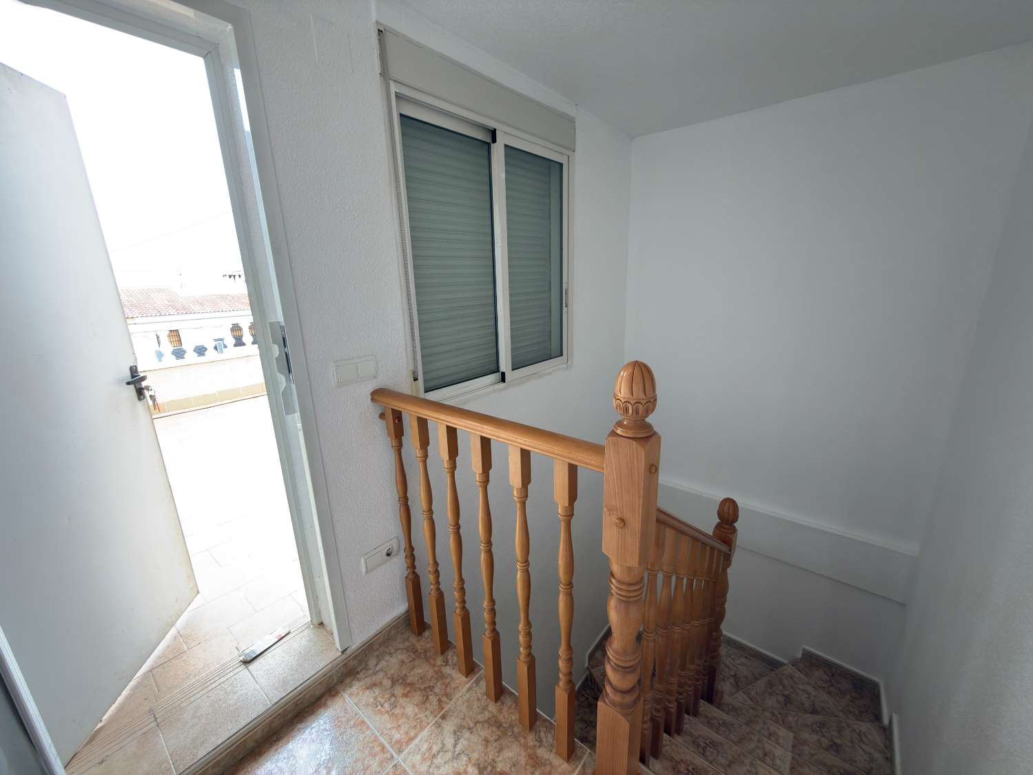 Beautifully Refurbished 2 Bedroom Townhouse with Communal Pool & Private Solarium in Catral