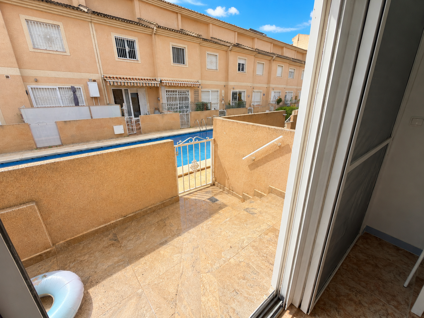 Beautifully Refurbished 2 Bedroom Townhouse with Communal Pool & Private Solarium in Catral