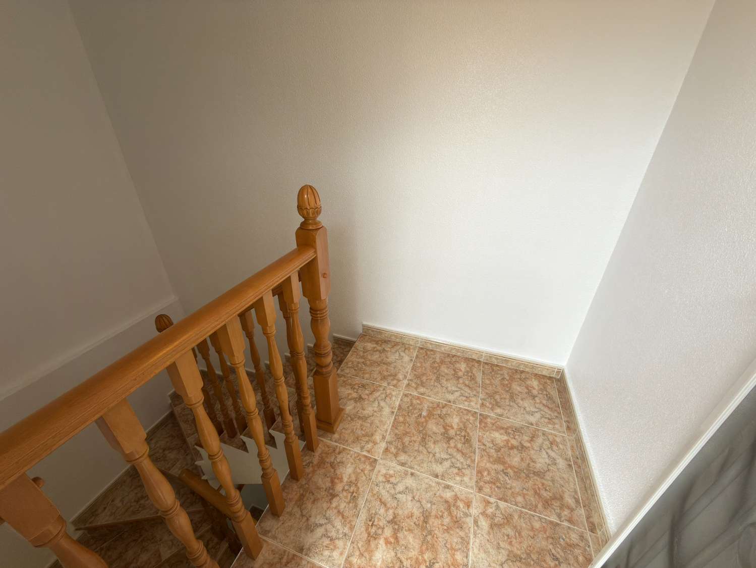 Beautifully Refurbished 2 Bedroom Townhouse with Communal Pool & Private Solarium in Catral