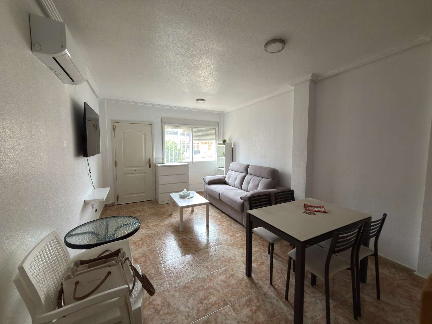 Beautifully Refurbished 2 Bedroom Townhouse with Communal Pool & Private Solarium in Catral