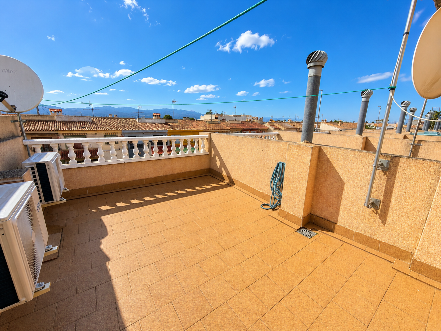 Beautifully Refurbished 2 Bedroom Townhouse with Communal Pool & Private Solarium in Catral