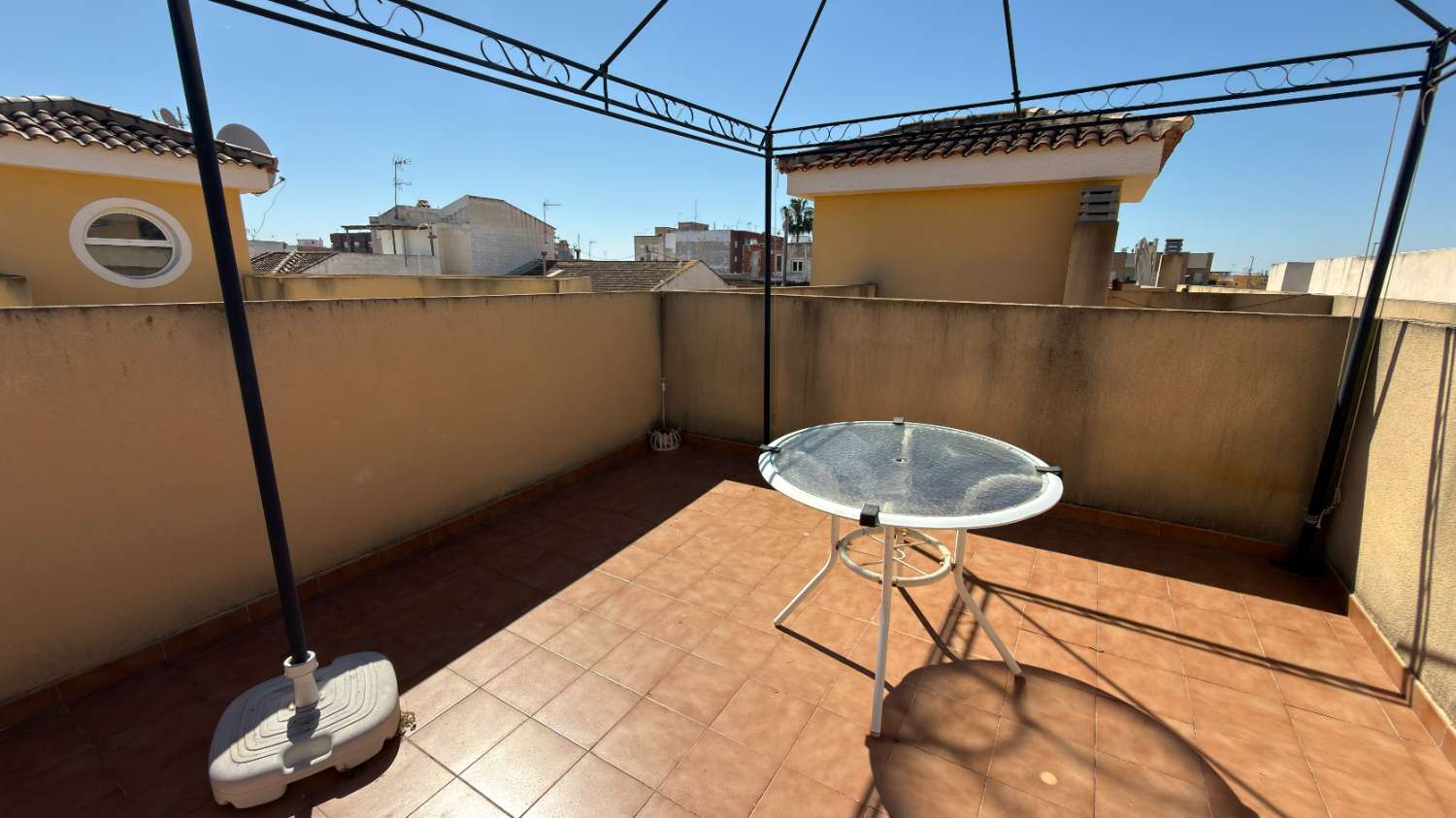 Beautiful 2 Bedroom Ground Floor Apartment with Private Solarium & Communal Pool in Catral