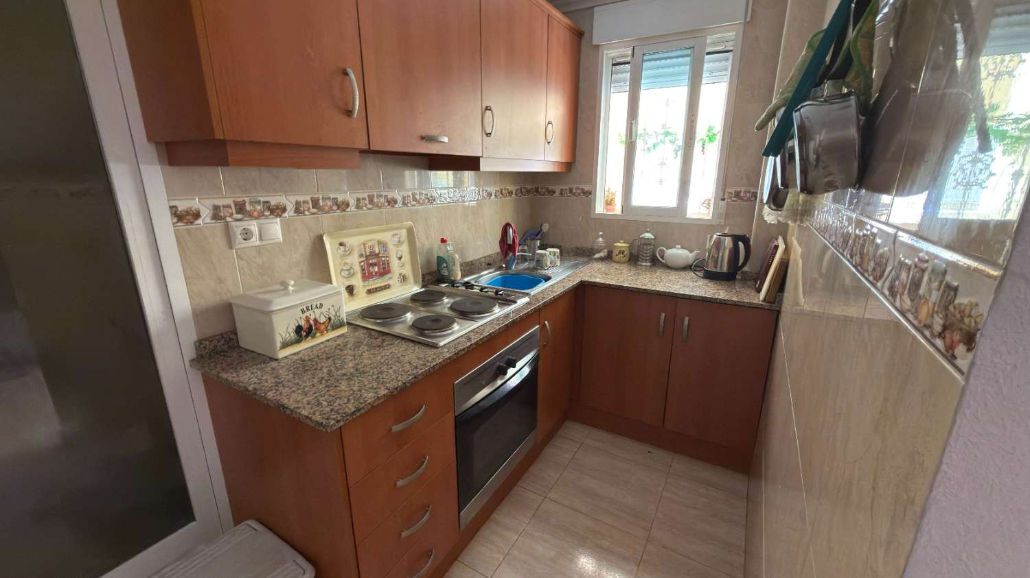 Beautiful 2 Bedroom Ground Floor Apartment with Private Solarium & Communal Pool in Catral