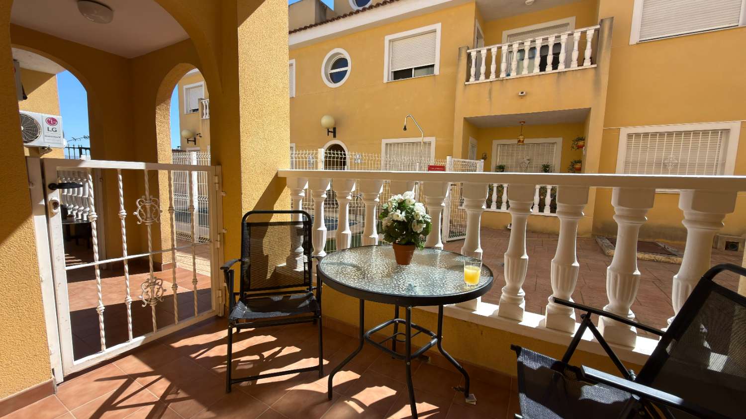 Beautiful 2 Bedroom Ground Floor Apartment with Private Solarium & Communal Pool in Catral