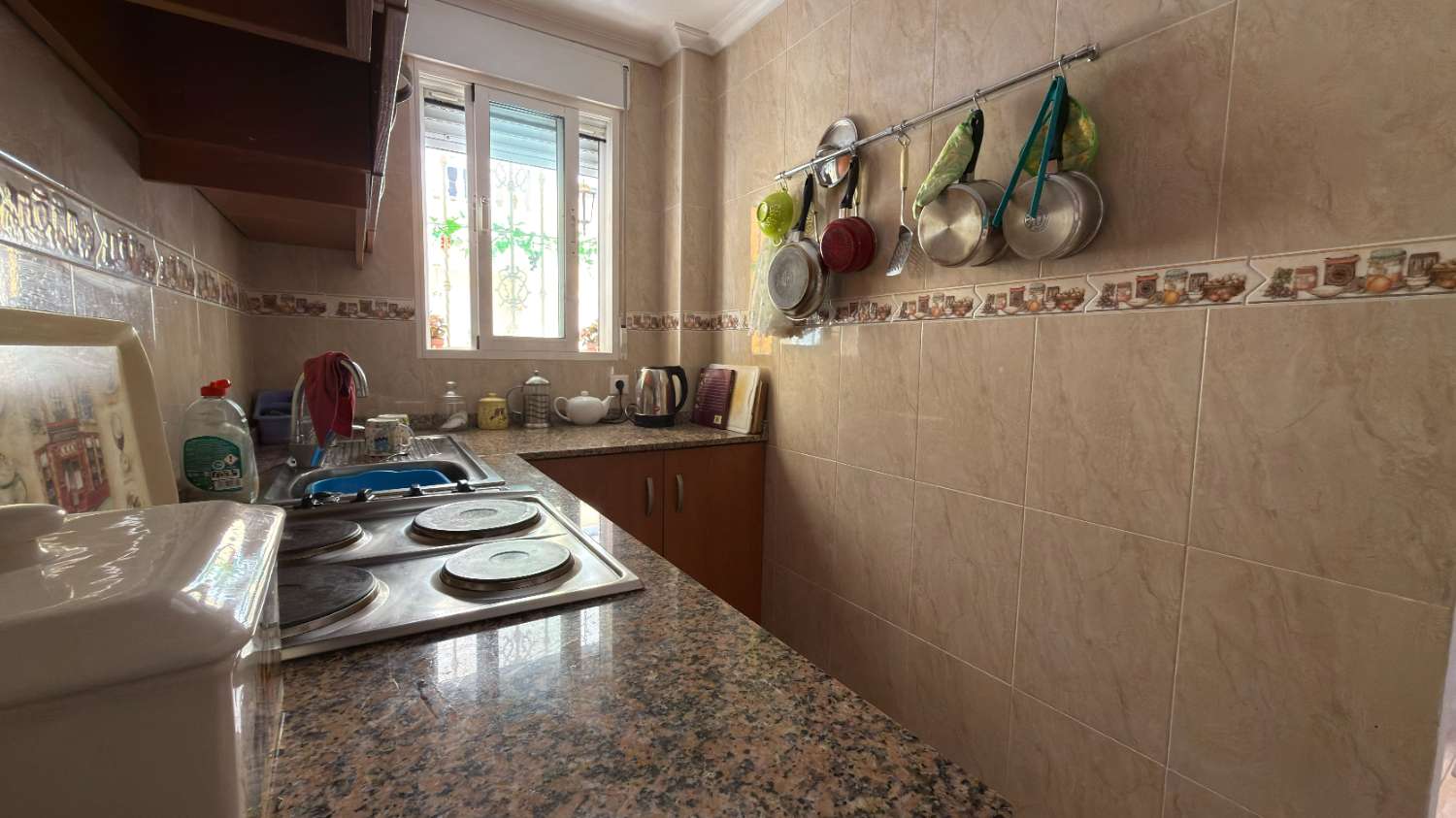 Beautiful 2 Bedroom Ground Floor Apartment with Private Solarium & Communal Pool in Catral