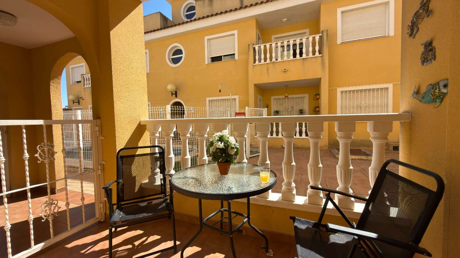 Beautiful 2 Bedroom Ground Floor Apartment with Private Solarium & Communal Pool in Catral