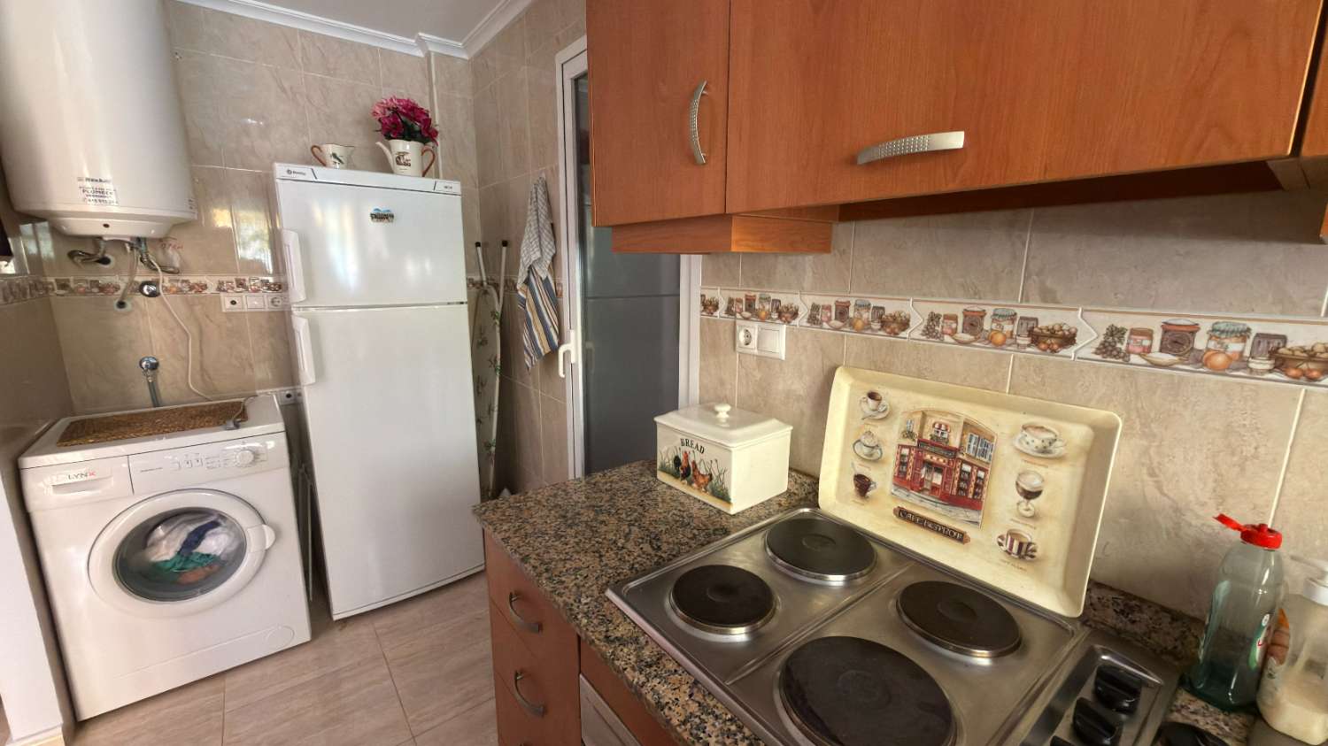 Beautiful 2 Bedroom Ground Floor Apartment with Private Solarium & Communal Pool in Catral