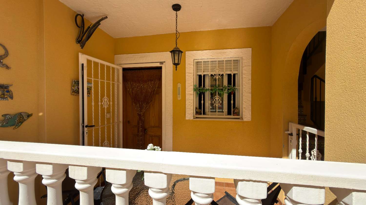Beautiful 2 Bedroom Ground Floor Apartment with Private Solarium & Communal Pool in Catral