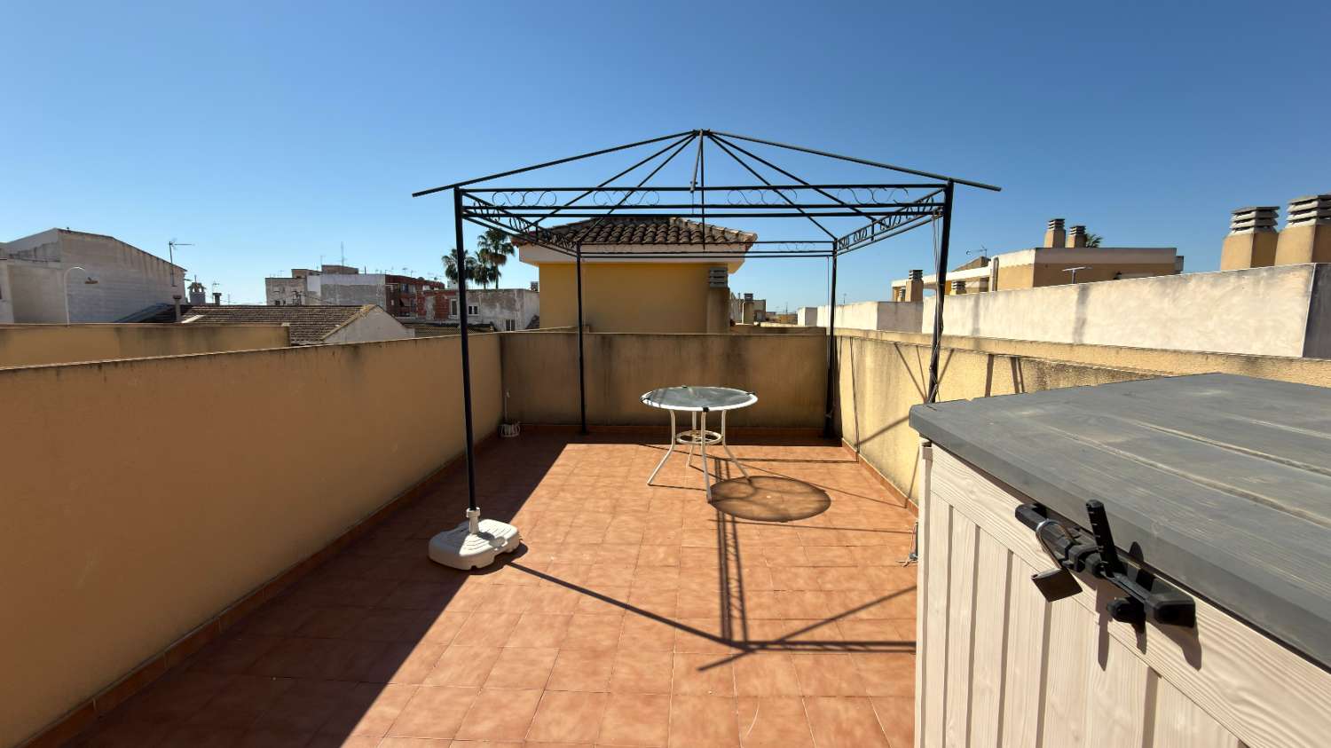 Beautiful 2 Bedroom Ground Floor Apartment with Private Solarium & Communal Pool in Catral