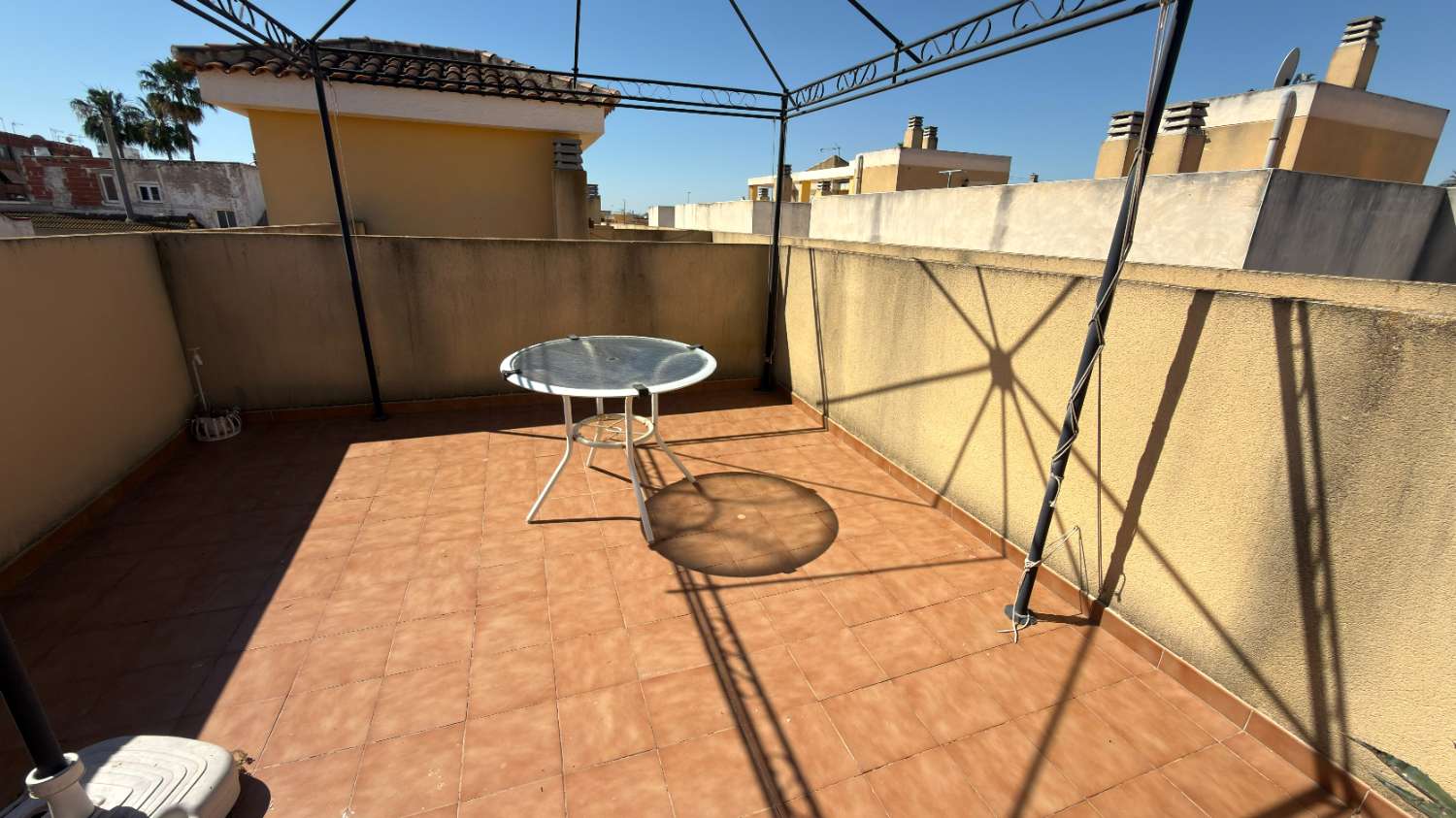 Beautiful 2 Bedroom Ground Floor Apartment with Private Solarium & Communal Pool in Catral